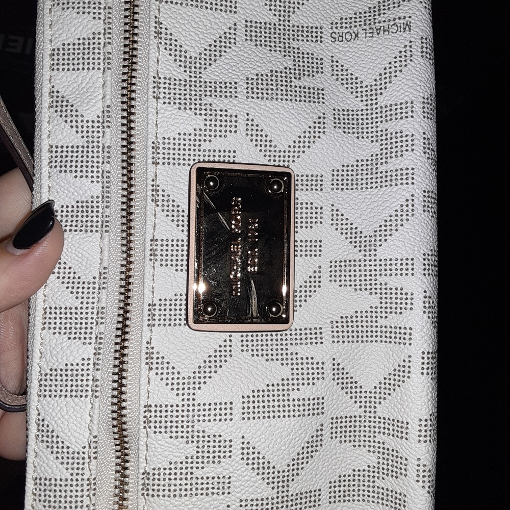 Michael kors wristlet